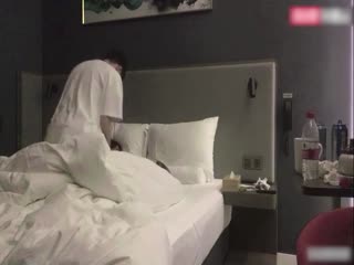 【探花约炮】黑丝豹纹00后灌多玩游戏被小伙爆操